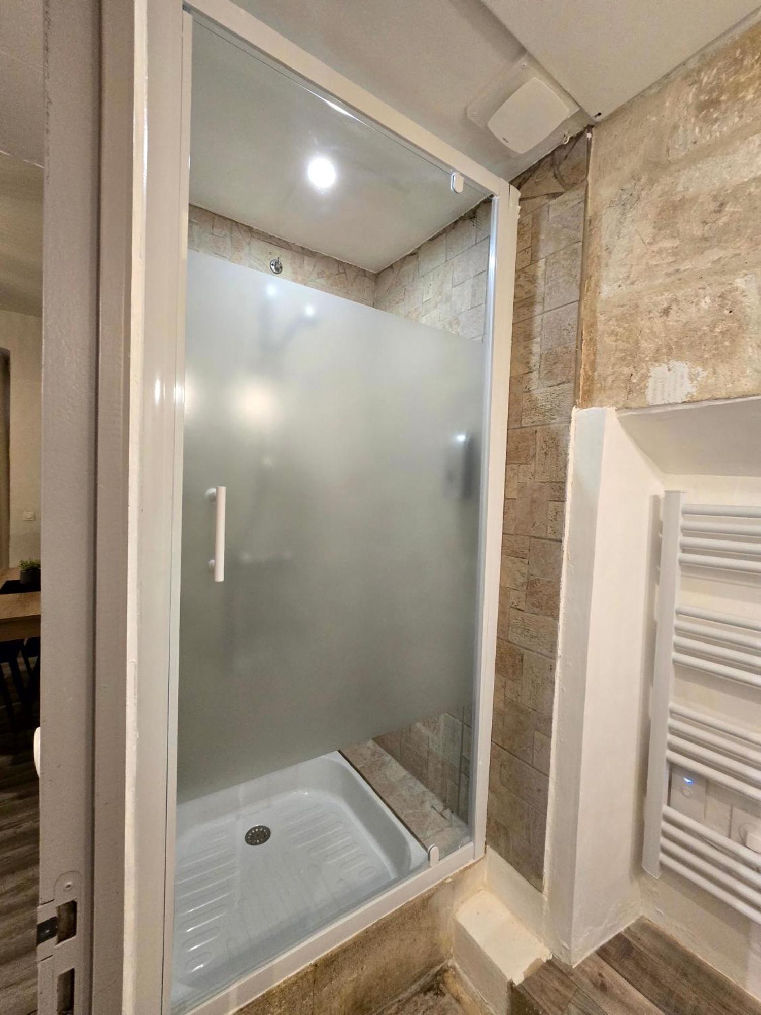 Appartement 2 Chambres, Cuisine Equipee Beaucaire  Dış mekan fotoğraf